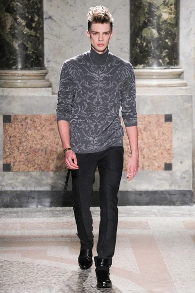 Look 17